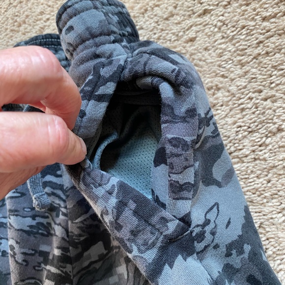 Boy’s Under Armour Black and Gray Camo Joggers - Picture 6 of 6